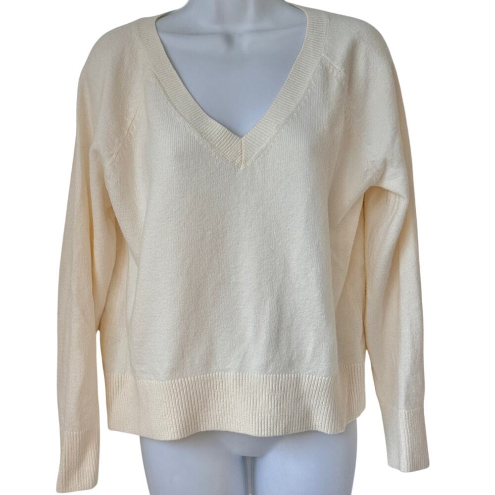 Old Navy SoSoft Ivory Cream Classic Ribbed Hem V-Neck Pullover Sweater Size XS